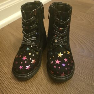 Toddler boots by Jumping Beans